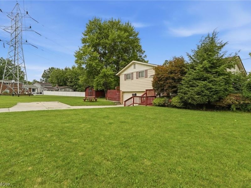 744 Edwards Drive, Berea, OH 44017 Photo 12