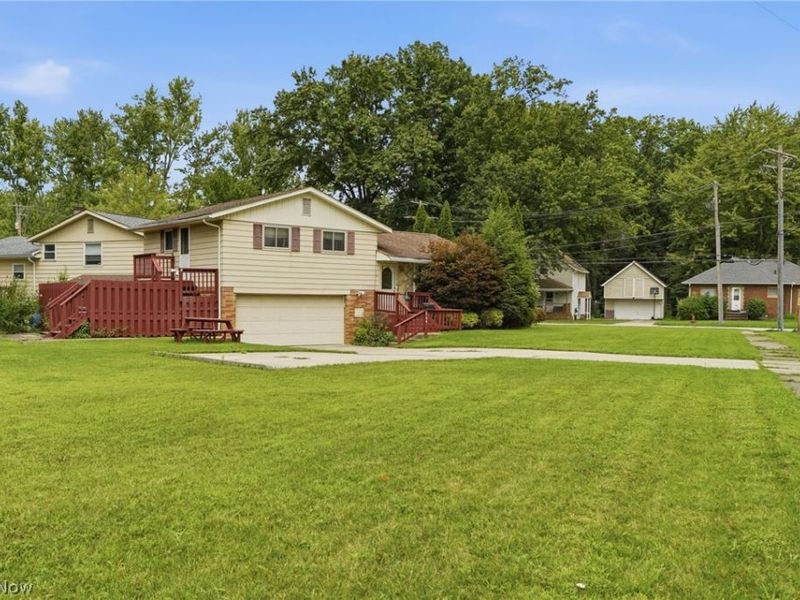 744 Edwards Drive, Berea, OH 44017 Photo 2