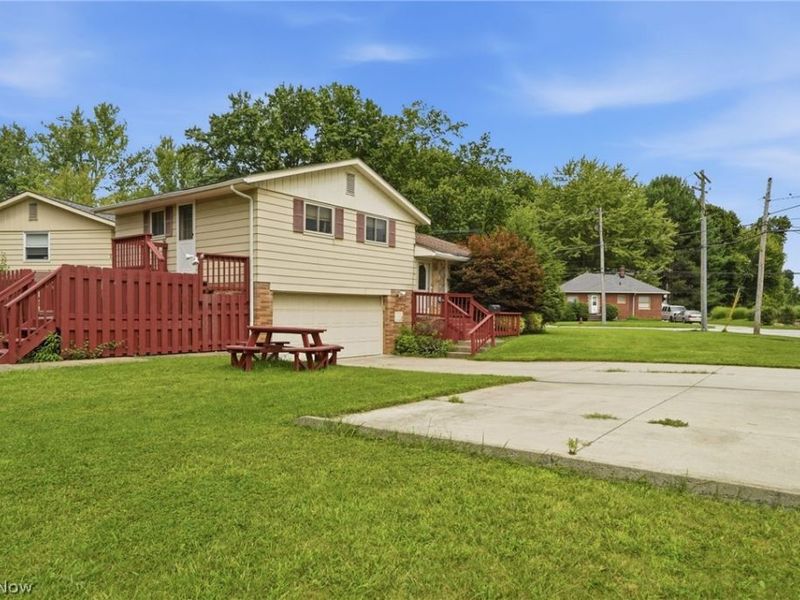 744 Edwards Drive, Berea, OH 44017 Photo 3