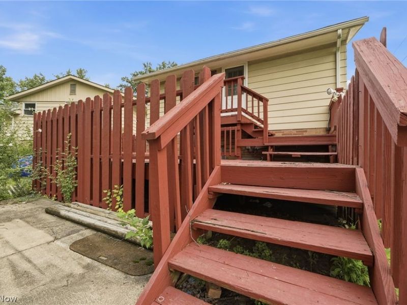 744 Edwards Drive, Berea, OH 44017 Photo 7