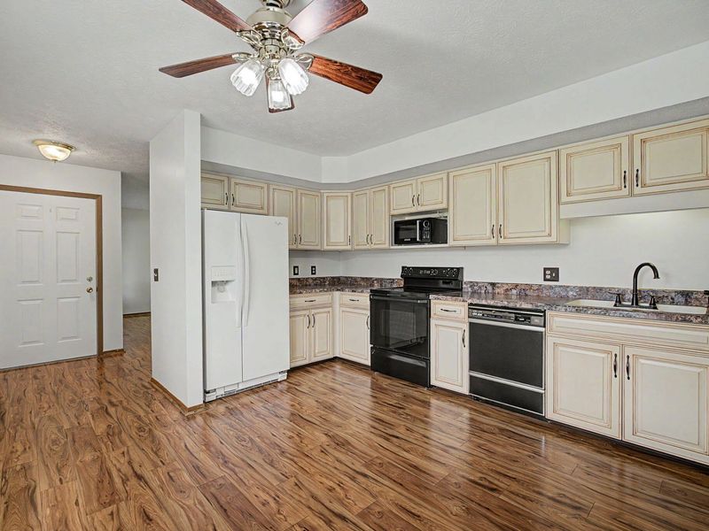 2939 Avery Circle, Springfield, OH 45503 Photo 9
