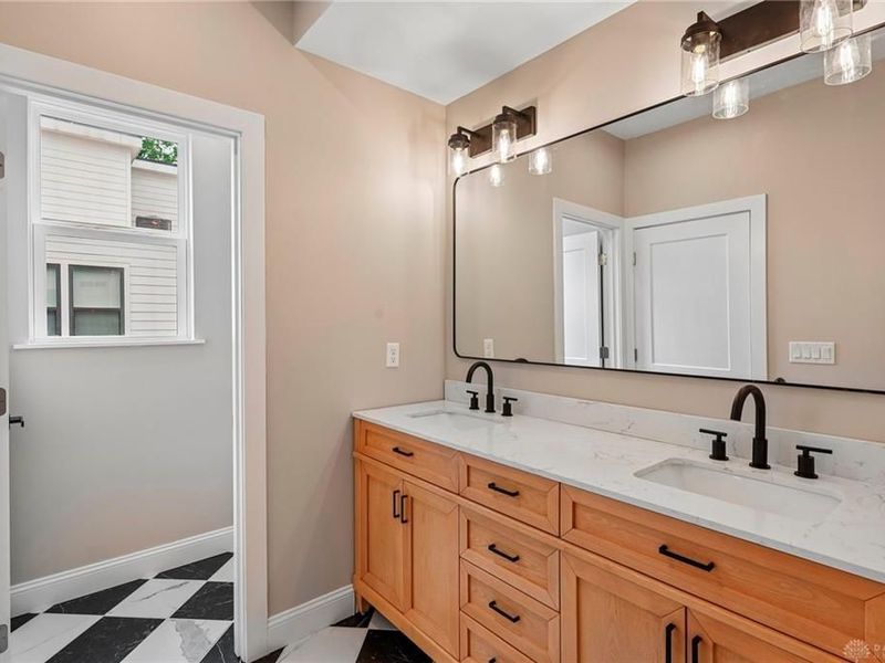 3908 Edwards Road, Unit B, Cincinnati, OH 45209 Photo 29