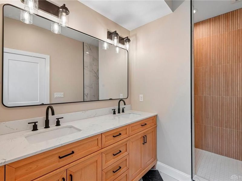 3908 Edwards Road, Unit B, Cincinnati, OH 45209 Photo 4