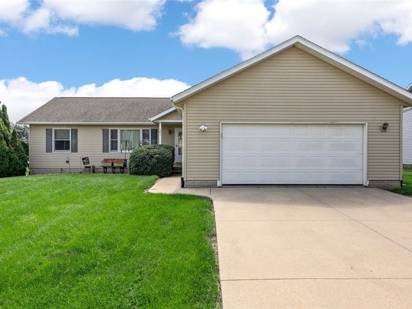 101 Bear Creek, Palo, IA 52324