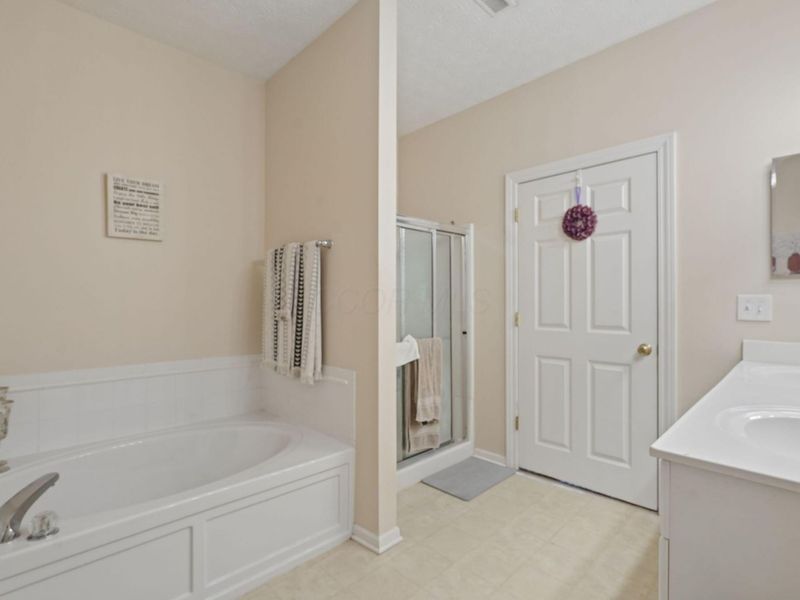 5976 Naughten Pond Drive , Columbus, OH 43213 Photo 24