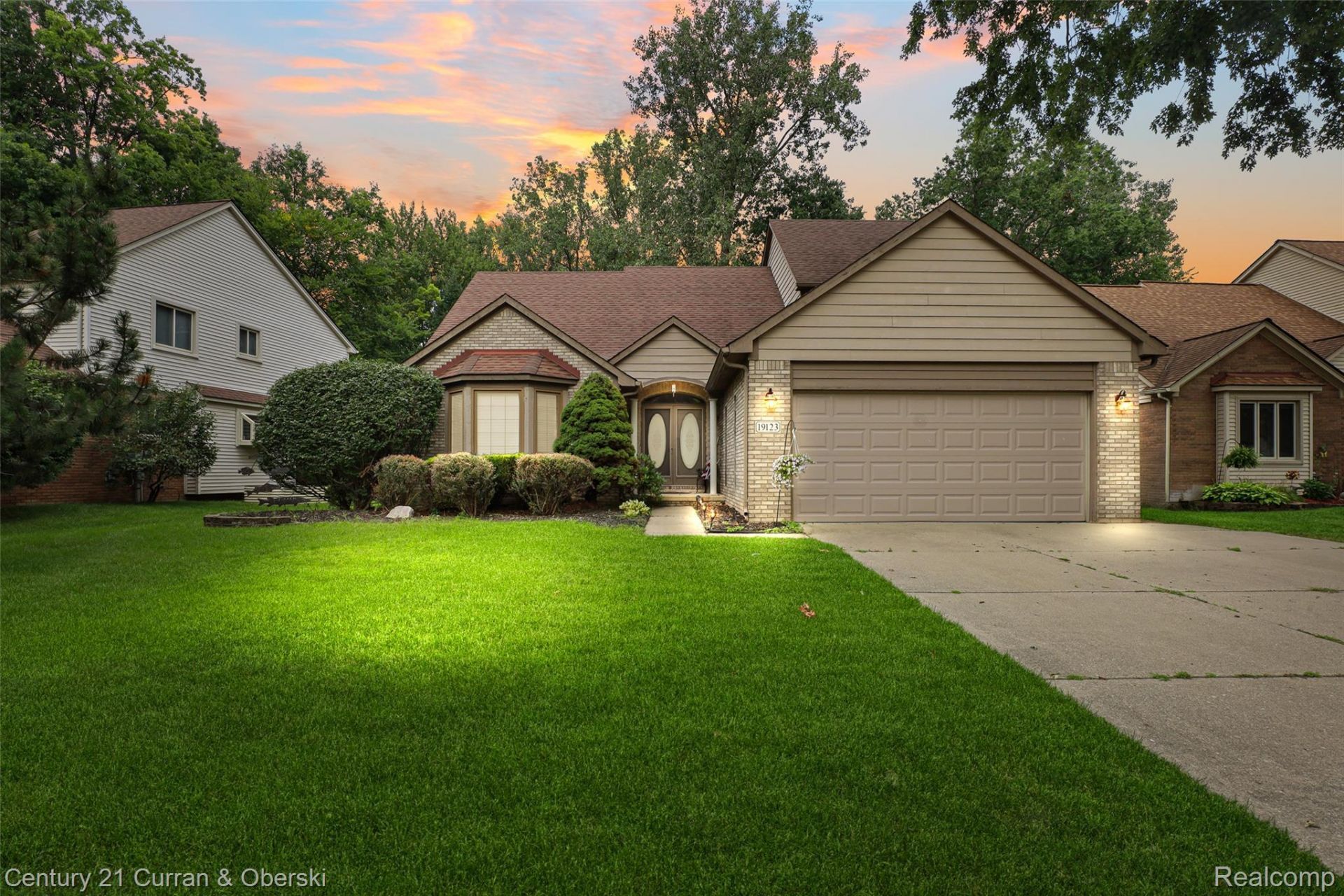 19123 Parkwood Lane, Brownstown Township, Mi 48183 Main Photo