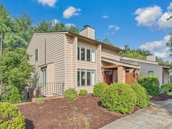 209 Windward DR SW, Unit 209, Roanoke, VA 24018