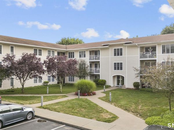 468 Main, Unit 204, East Lyme, CT 06357