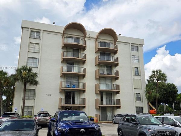 9320 Fontainebleau Blvd , Unit 401, Miami, FL 33172