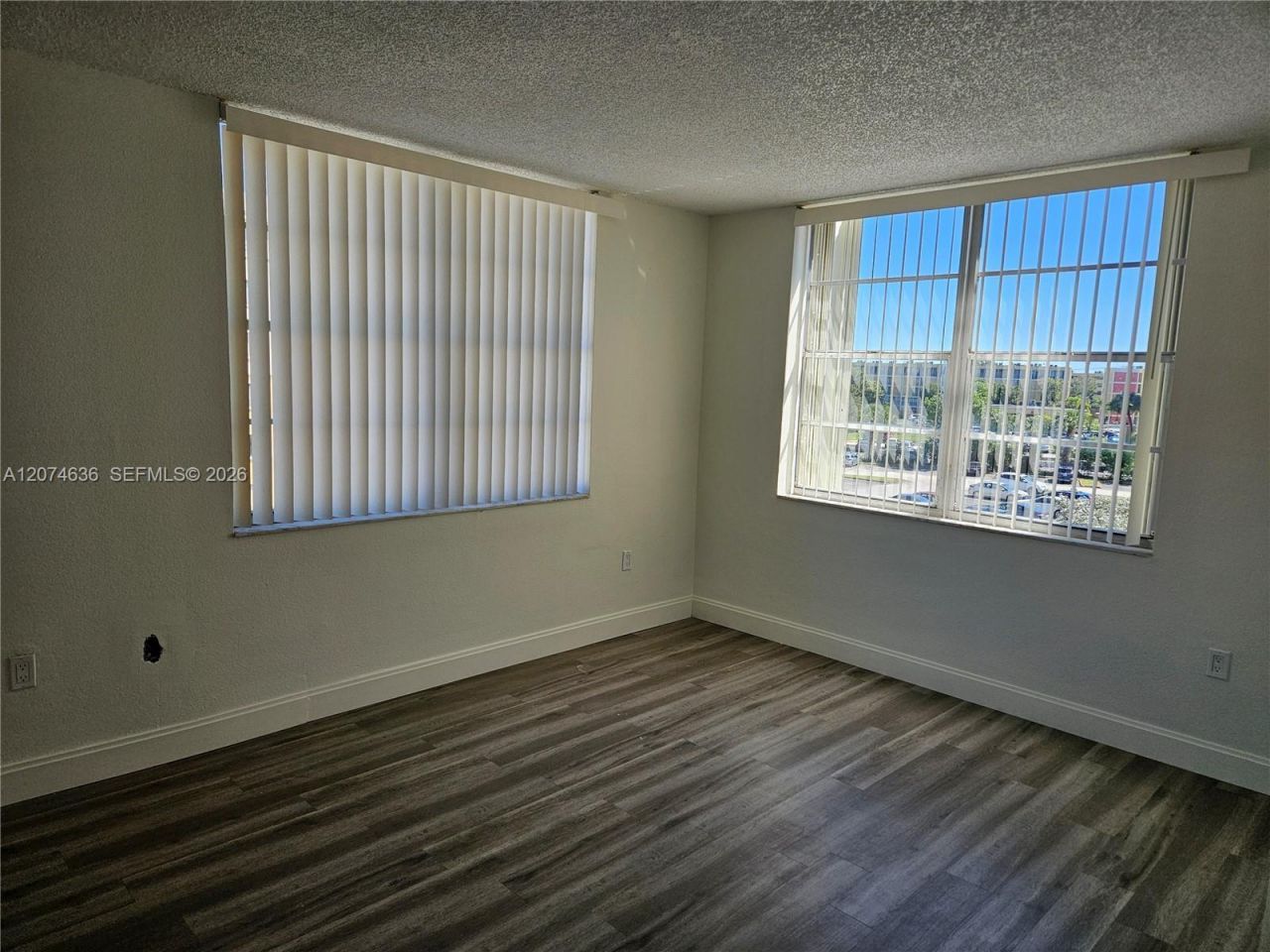 9320 Fontainebleau Blvd , Unit 401, Miami, FL 33172 Photo