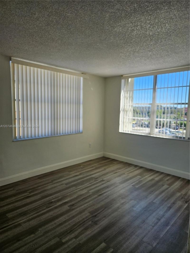 9320 Fontainebleau Blvd , Unit 401, Miami, FL 33172 Photo