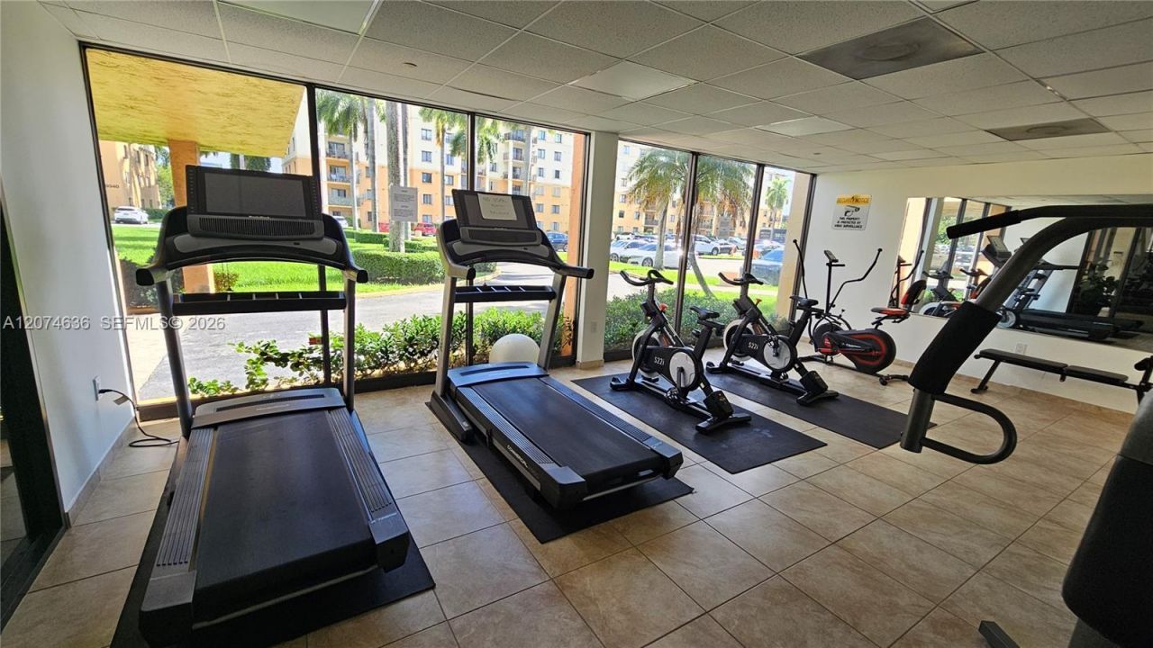9320 Fontainebleau Blvd , Unit 401, Miami, FL 33172 Photo