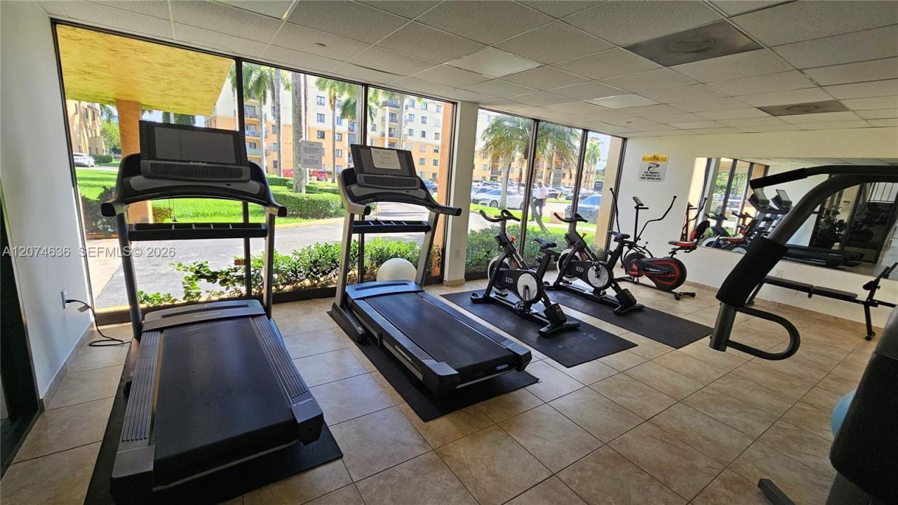 9320 Fontainebleau Blvd , Unit 401, Miami, FL 33172 Photo