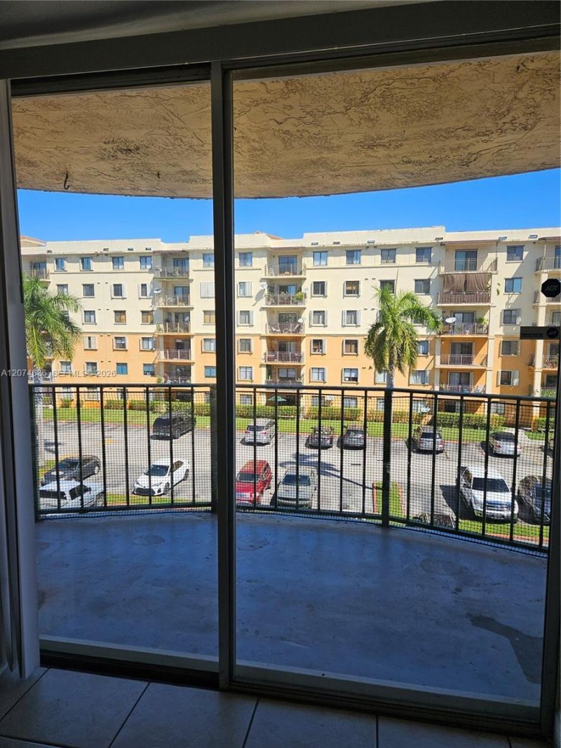 9320 Fontainebleau Blvd , Unit 401, Miami, FL 33172 Photo