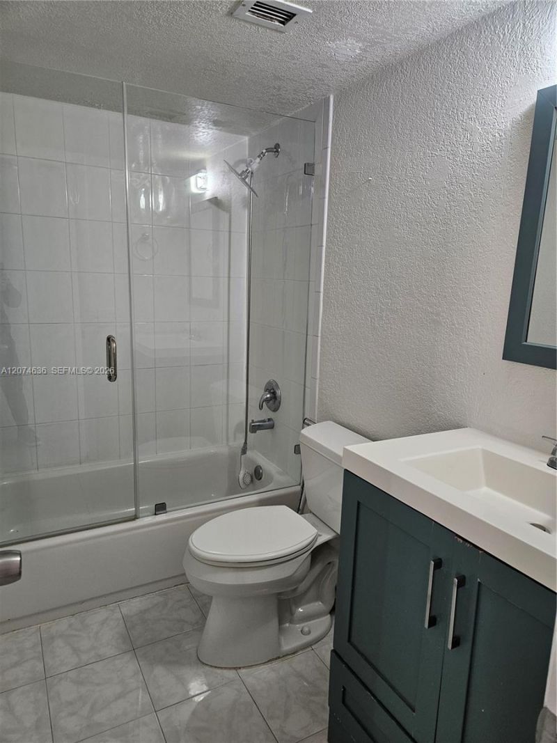 9320 Fontainebleau Blvd , Unit 401, Miami, FL 33172 Photo