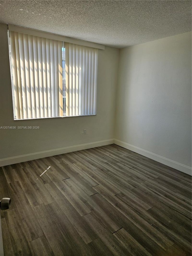 9320 Fontainebleau Blvd , Unit 401, Miami, FL 33172 Photo