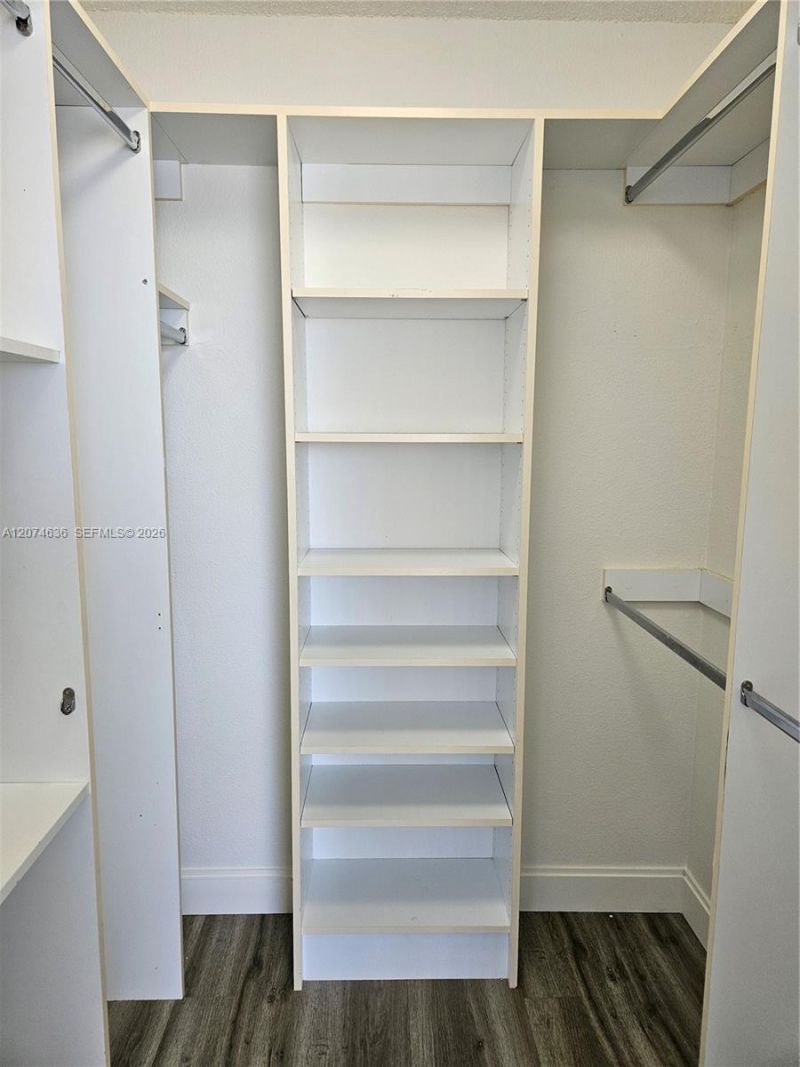 9320 Fontainebleau Blvd , Unit 401, Miami, FL 33172 Photo