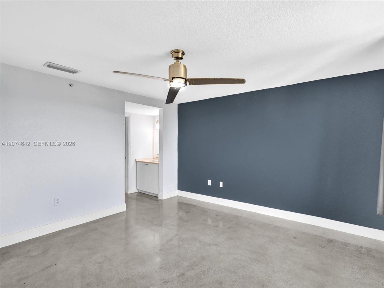 816 NW 11th St , Unit 1208, Miami, FL 33136 Photo