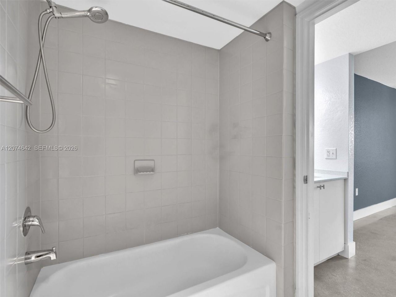 816 NW 11th St , Unit 1208, Miami, FL 33136 Photo