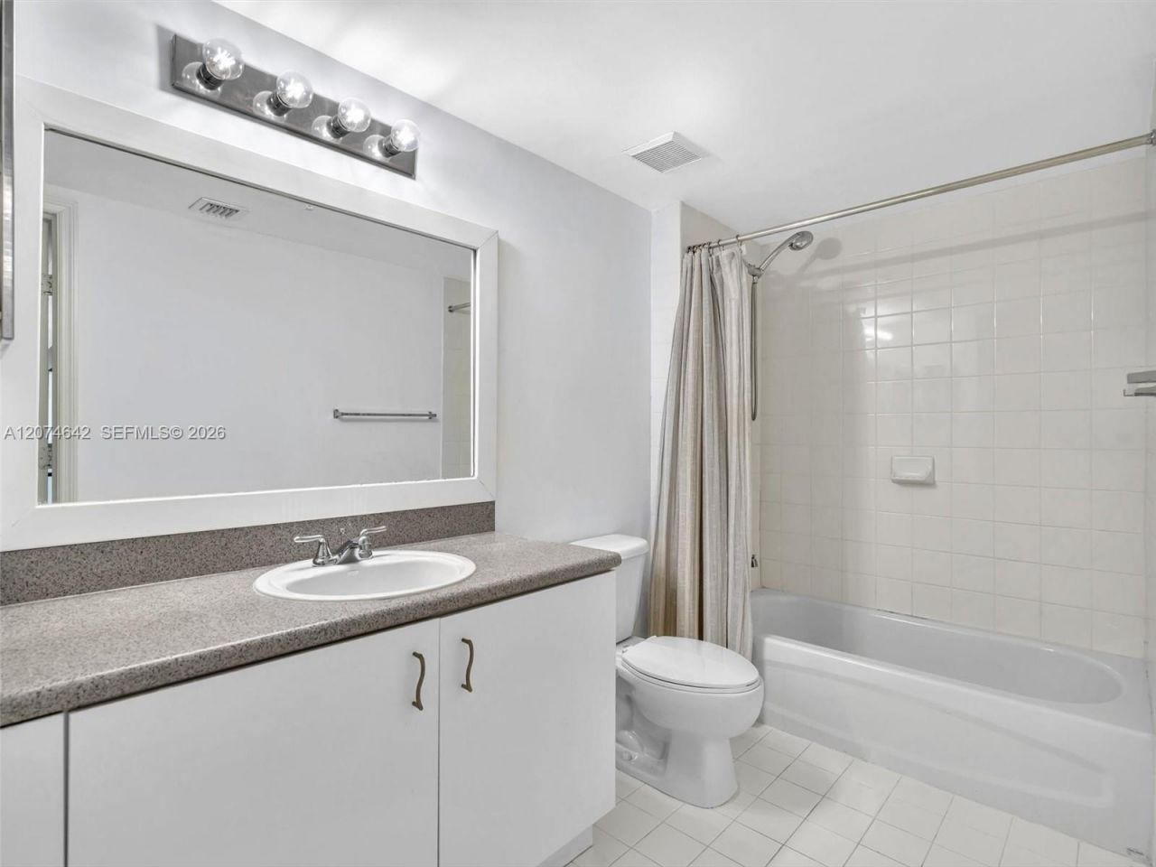 816 NW 11th St , Unit 1208, Miami, FL 33136 Photo