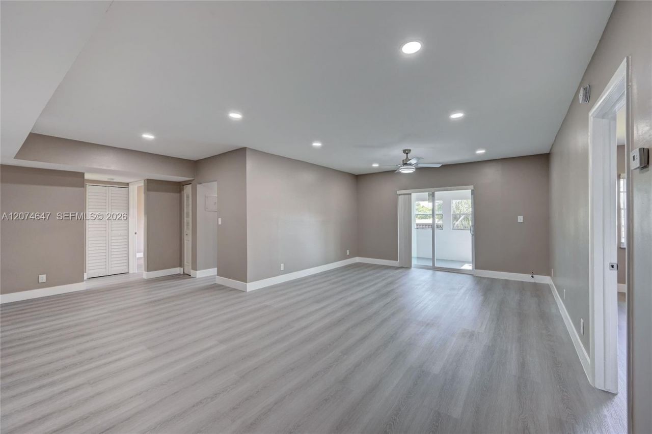 2700 Riverside Dr , Unit 303-B, Coral Springs, FL 33065 Photo