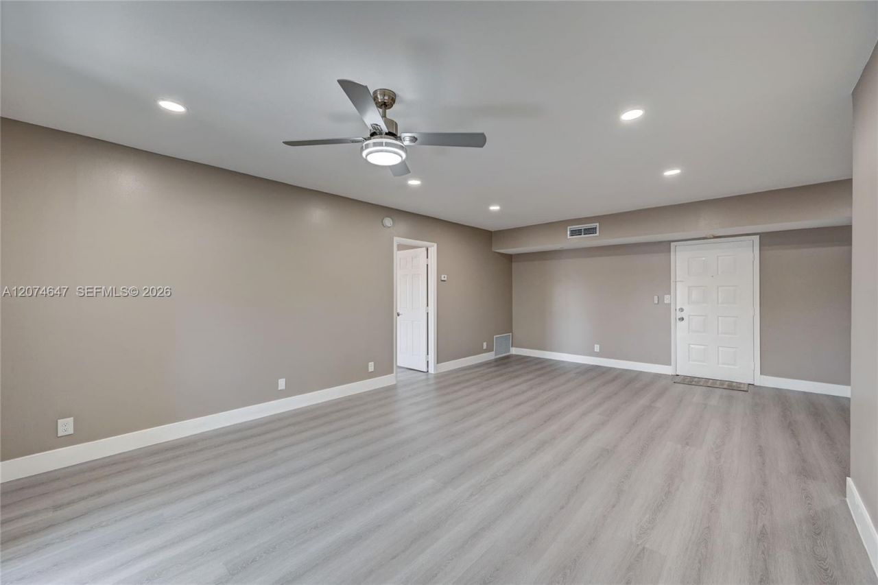 2700 Riverside Dr , Unit 303-B, Coral Springs, FL 33065 Photo