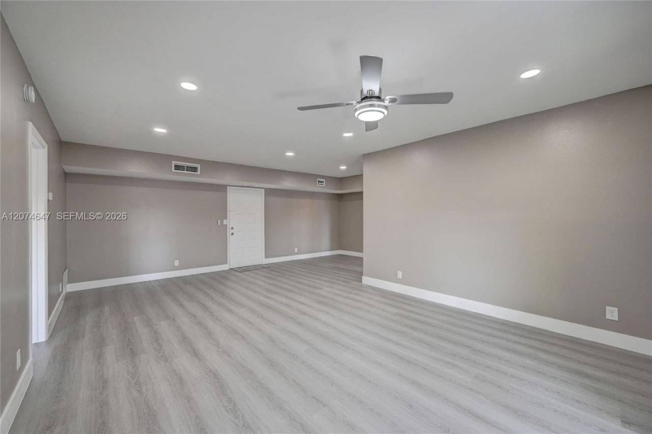 2700 Riverside Dr , Unit 303-B, Coral Springs, FL 33065 Photo