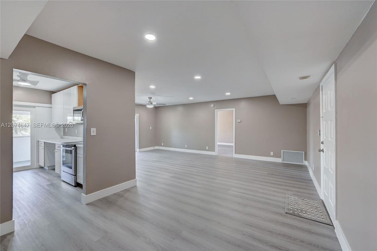 2700 Riverside Dr , Unit 303-B, Coral Springs, FL 33065 Photo