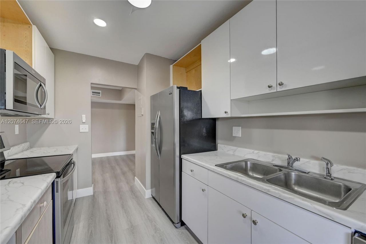 2700 Riverside Dr , Unit 303-B, Coral Springs, FL 33065 Photo
