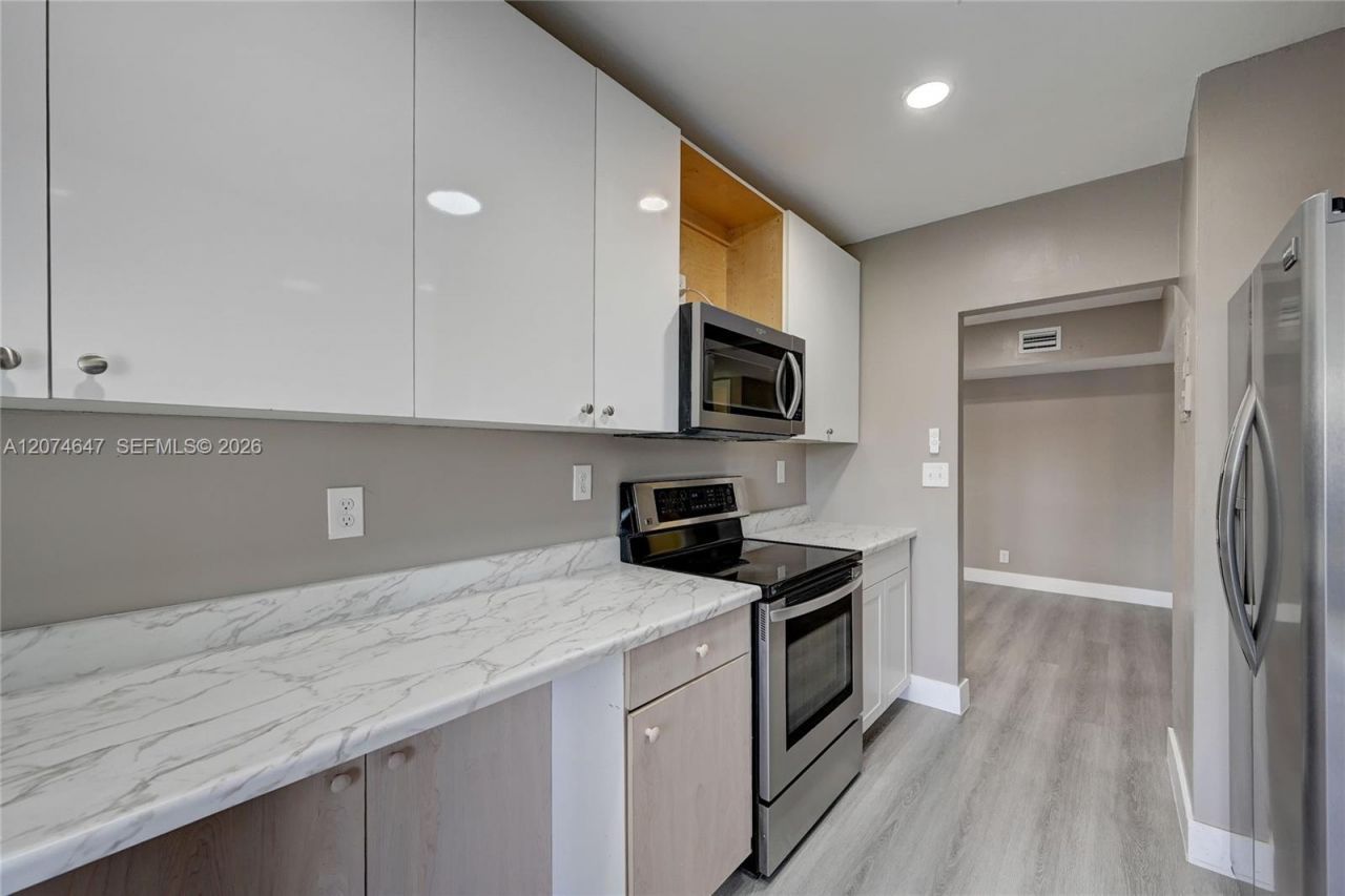 2700 Riverside Dr , Unit 303-B, Coral Springs, FL 33065 Photo
