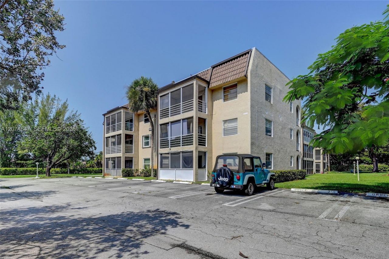 2700 Riverside Dr , Unit 303-B, Coral Springs, FL 33065 Photo