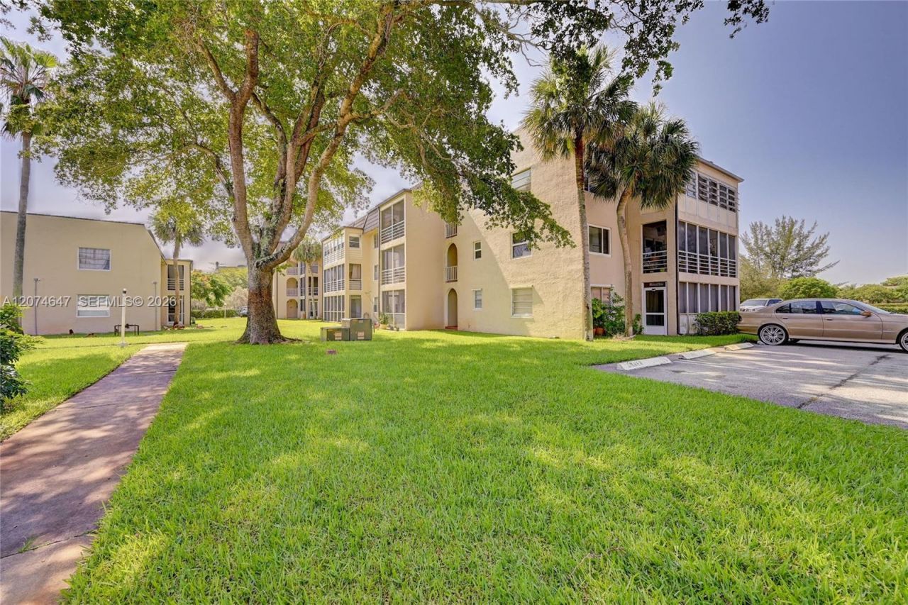 2700 Riverside Dr , Unit 303-B, Coral Springs, FL 33065 Photo