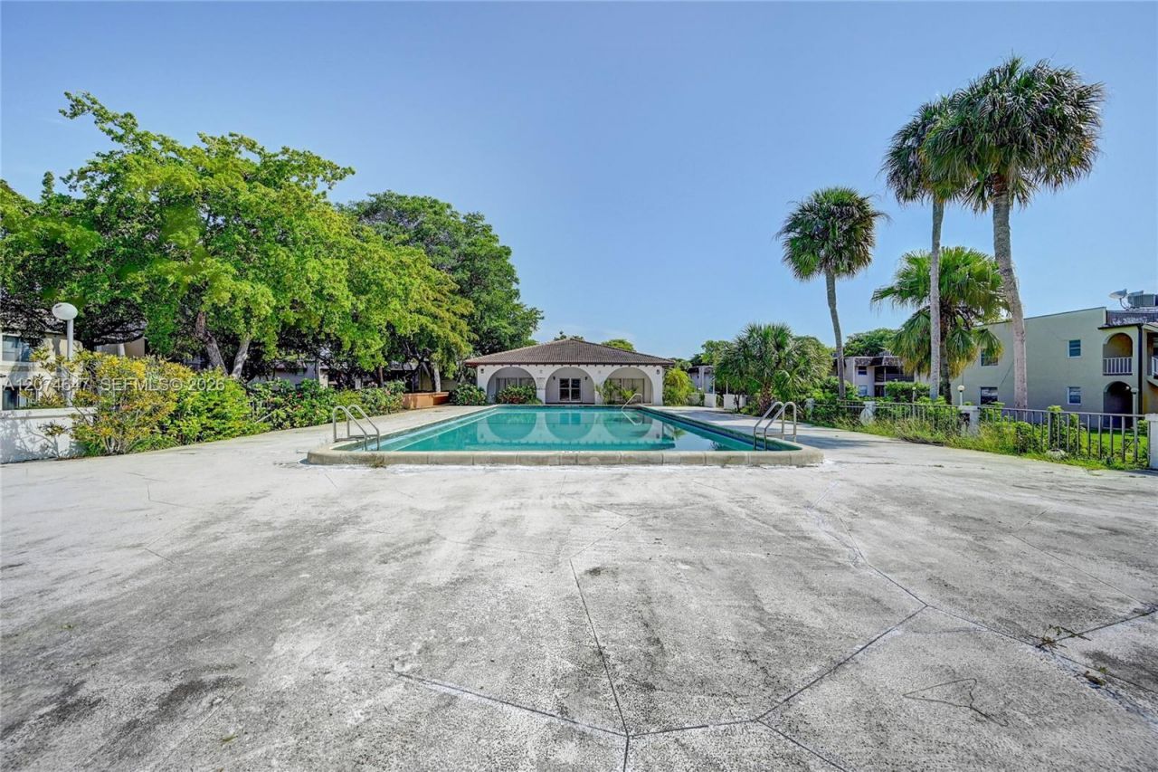 2700 Riverside Dr , Unit 303-B, Coral Springs, FL 33065 Photo