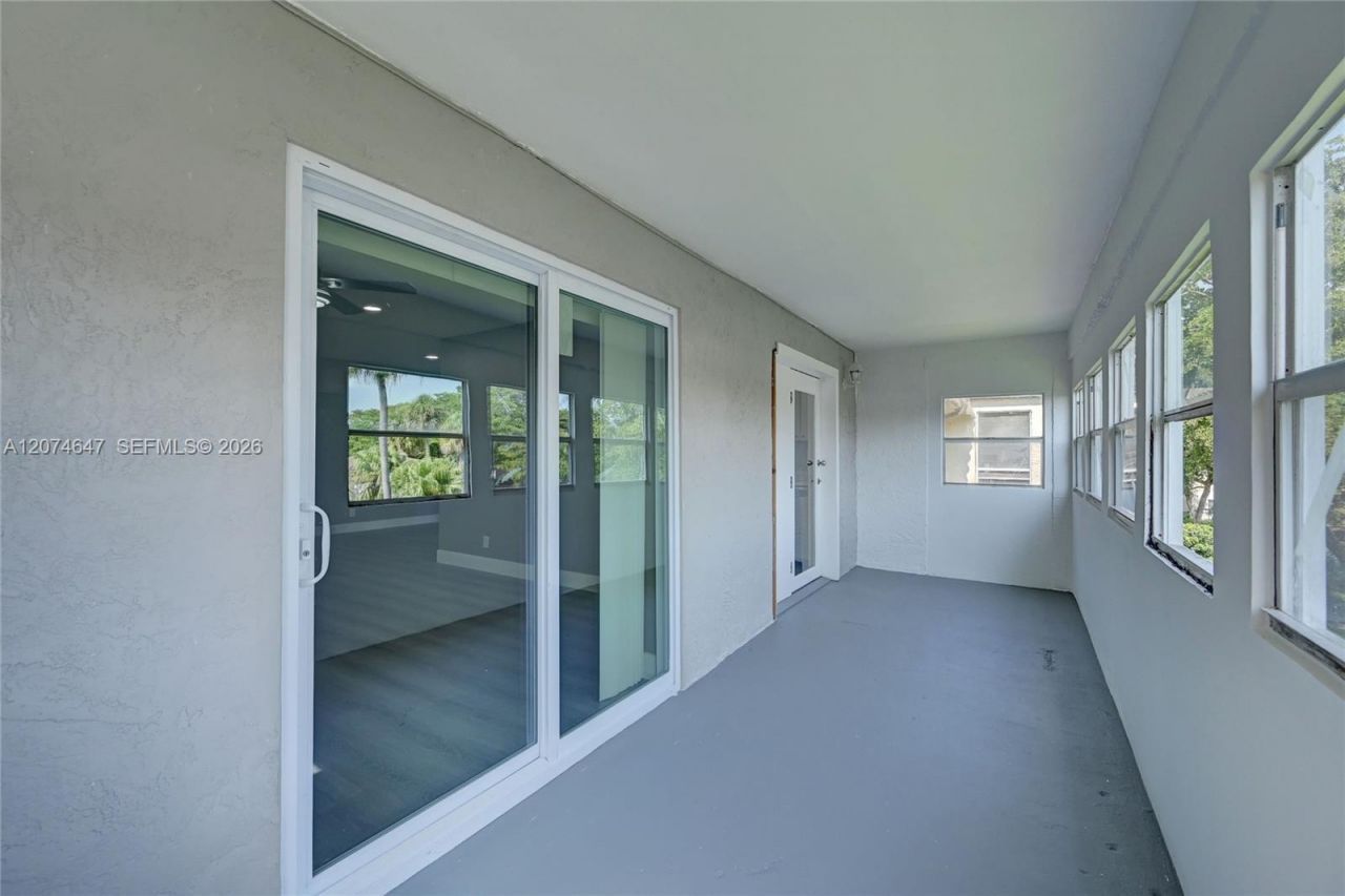 2700 Riverside Dr , Unit 303-B, Coral Springs, FL 33065 Photo
