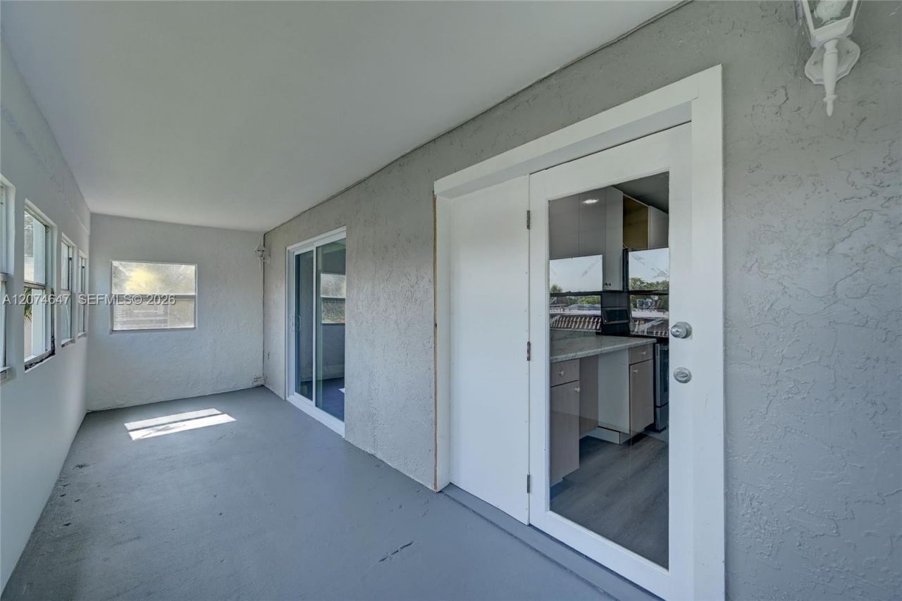 2700 Riverside Dr , Unit 303-B, Coral Springs, FL 33065 Photo