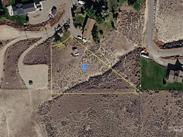 8 Twin Sister Cir, Salmon, ID 83467