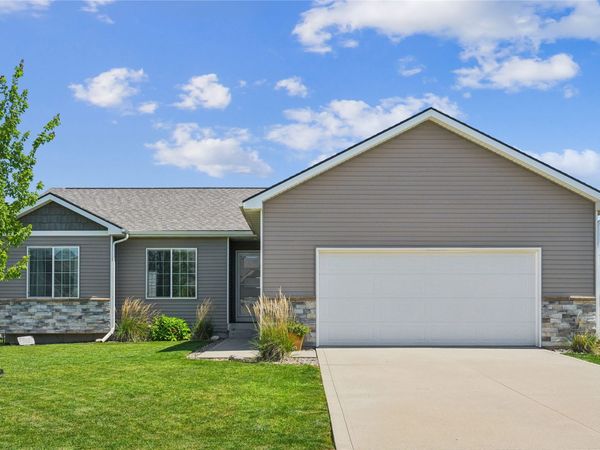 637 Lincoln Street NE, Bondurant, IA 50035