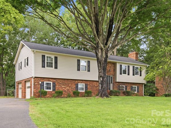 436 Peace Haven Road , Winston Salem, NC 27103