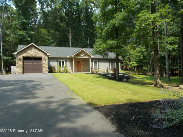 33 Arapahoe Circle, Hazleton, PA 18202
