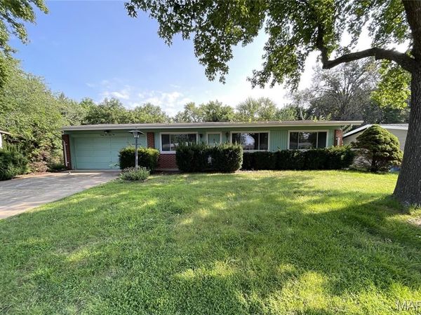 2385 Palomino Lane , Florissant, MO 63033
