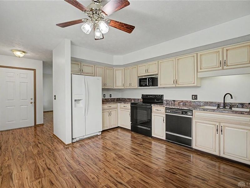 2939 Avery Circle, Springfield, OH 45503 Photo 11