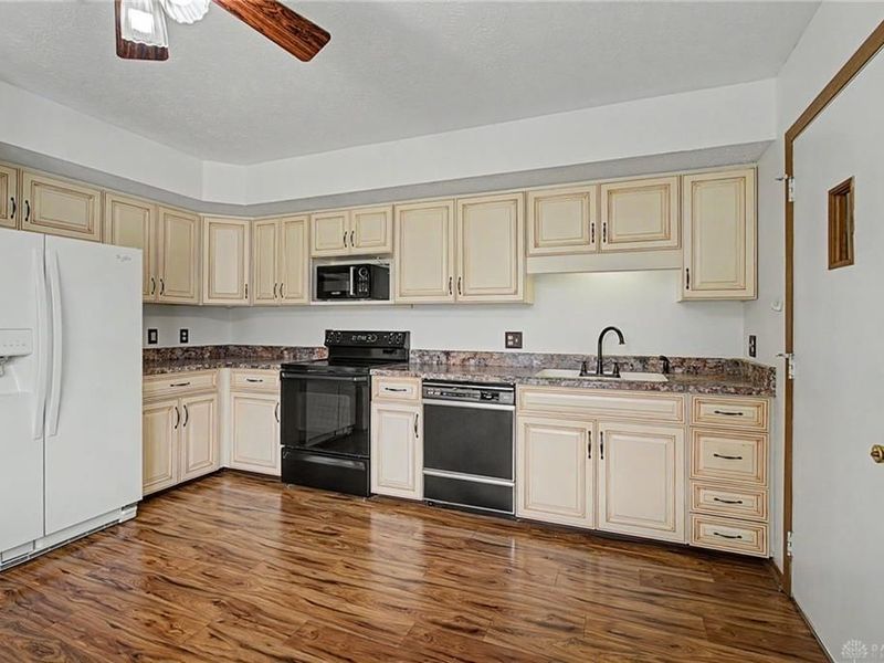 2939 Avery Circle, Springfield, OH 45503 Photo 12