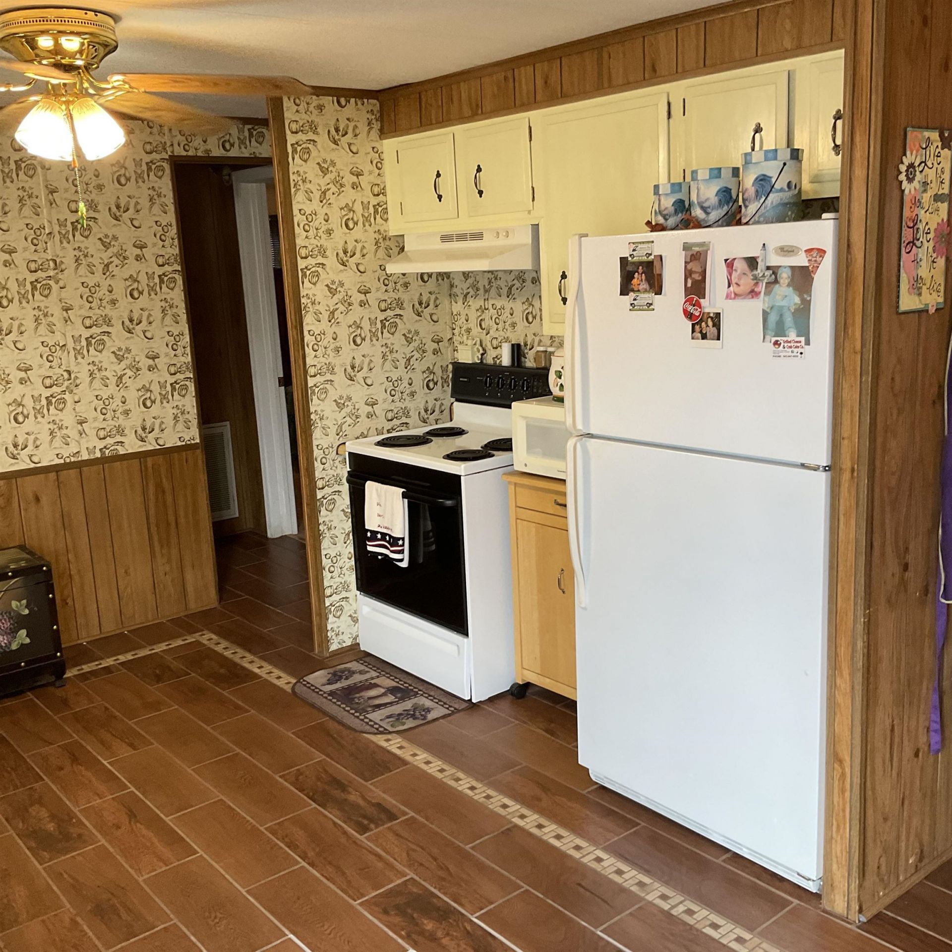 885 Hilander Dr.  Photo 5
