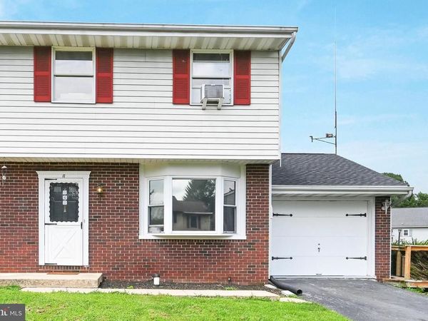11 CLARENDON DRIVE, LANCASTER, PA 17603
