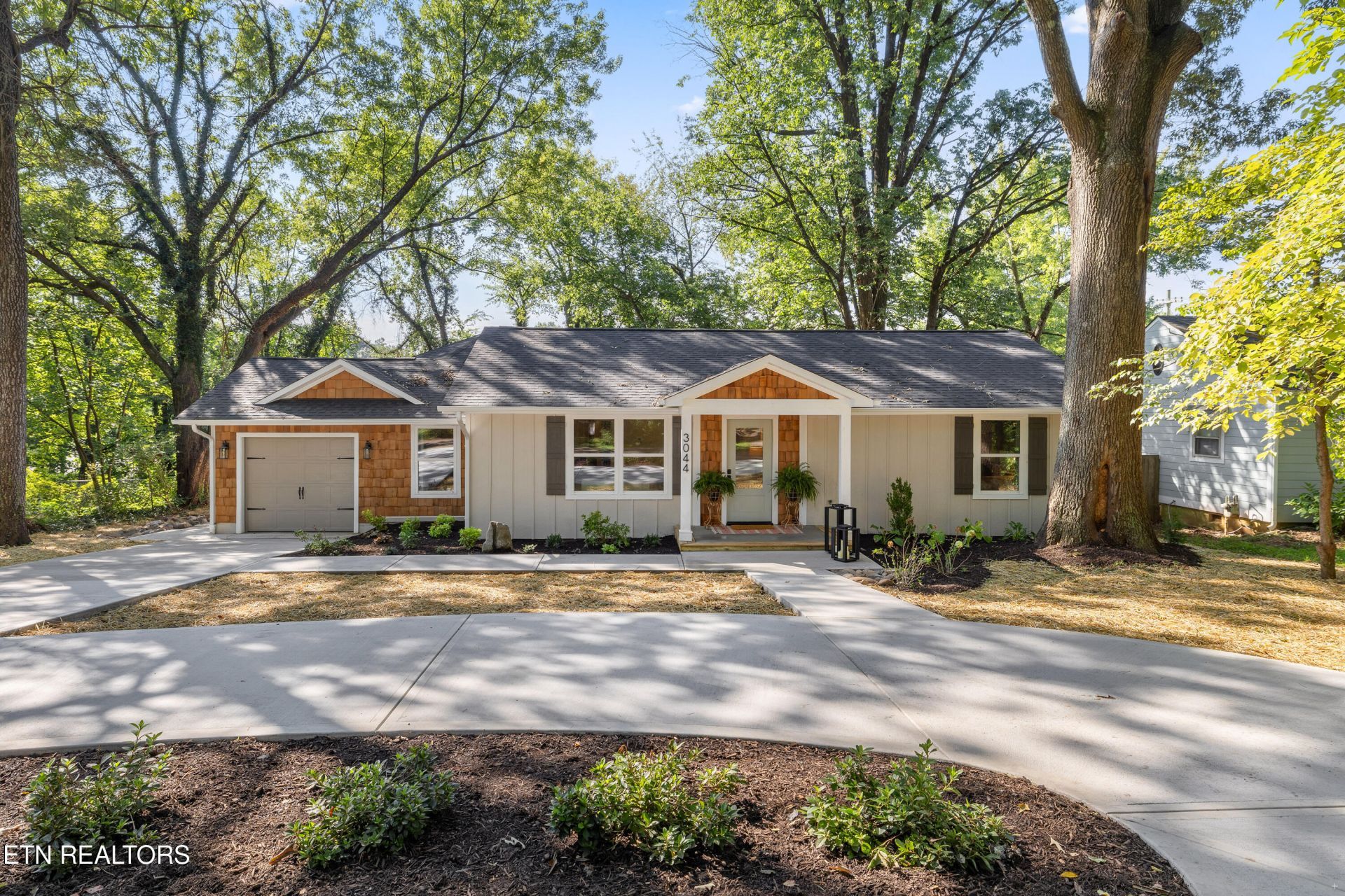 3044 Kenilworth Lane, Knoxville, TN 37917 Main Photo