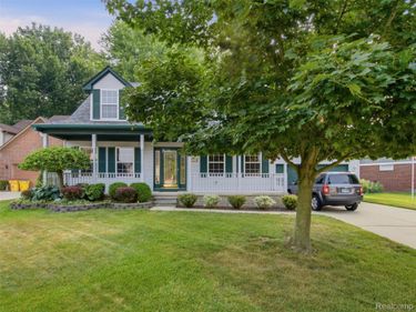 54608 Beacon Cove Circle, New Baltimore, Mi 48047