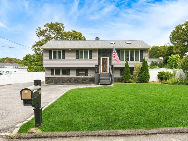 341 Avenue B , Ronkonkoma, NY 11779
