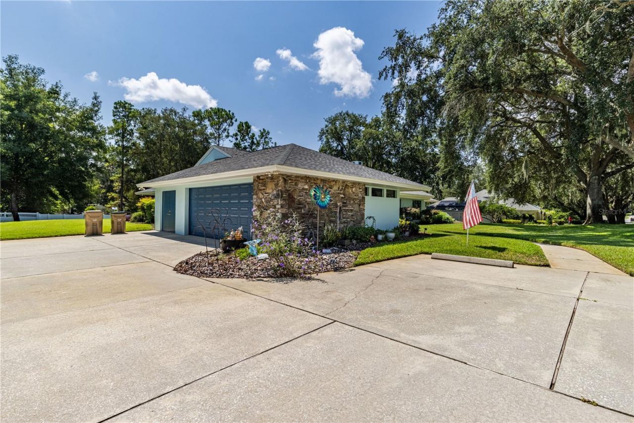 33816 Spring Drive , Leesburg, FL 34788 Photo