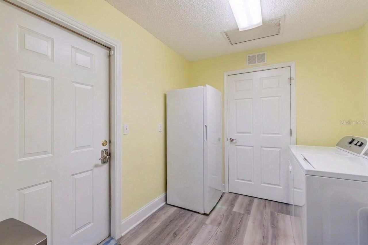 33816 Spring Drive , Leesburg, FL 34788 Photo