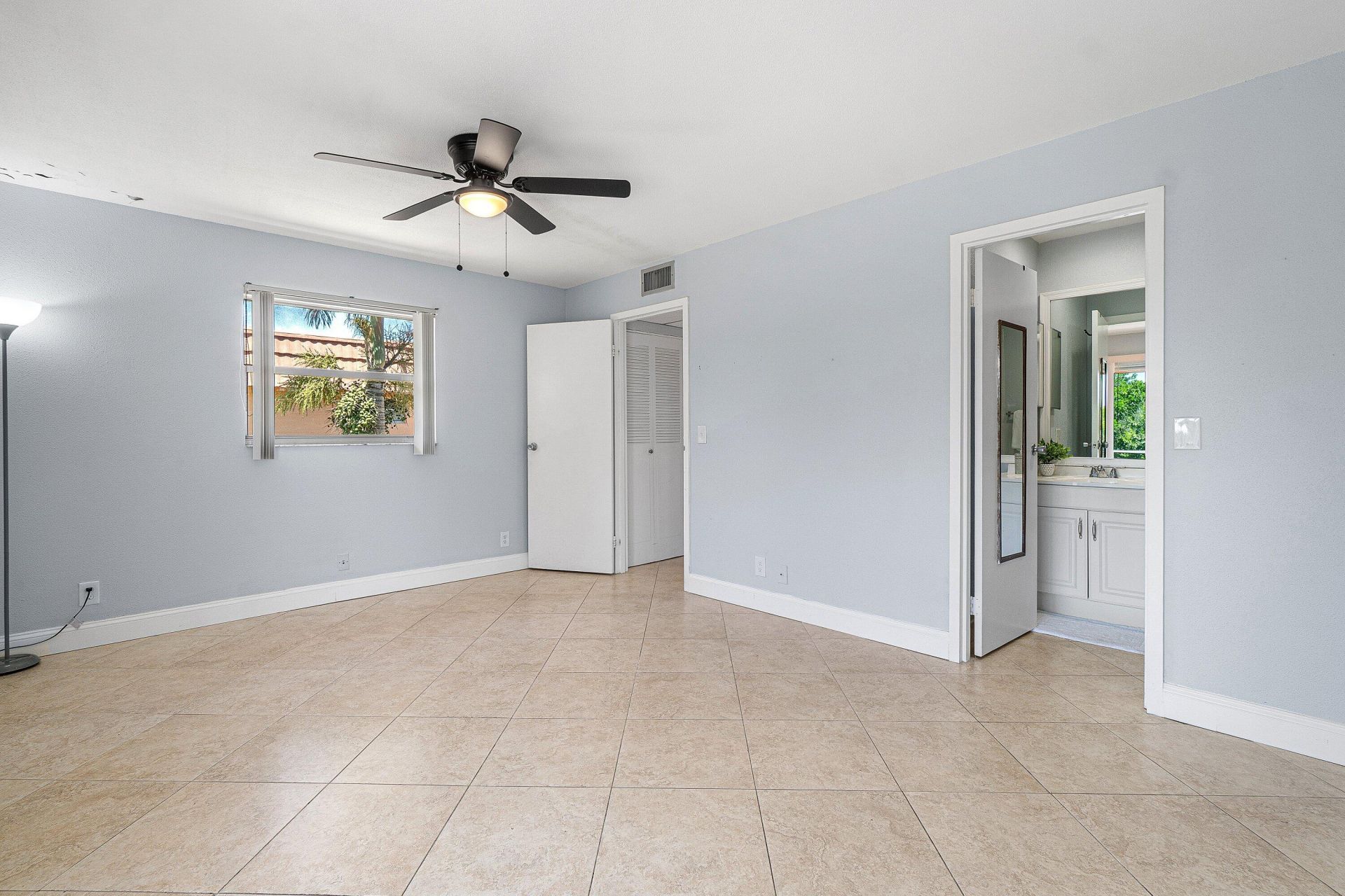 566 Saxony L, Delray Beach, FL 33446 Photo
